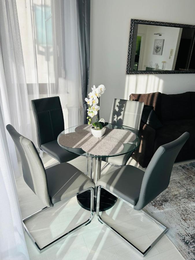 Marina Bay Apartman Boedapest Buitenkant foto